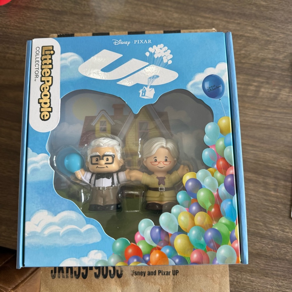 Disney•Pixar UP Carl and Ellie Figure Set - Blue & Beige